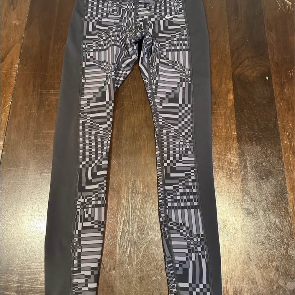 Nike Black and Gray Patterned Leggings